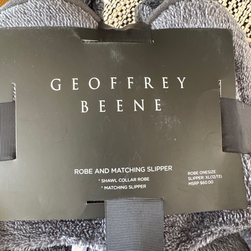 Geoffrey Beene Robe (one size)and Slipper Set Heather Gray XL(12/13)